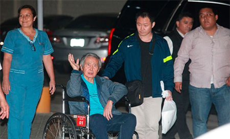 Fujimori sale de la clínica y queda en libertad 